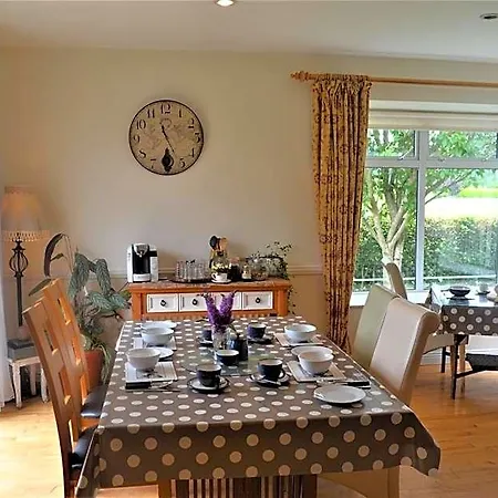 Bed & Breakfast Annaswood & Tours Cahir