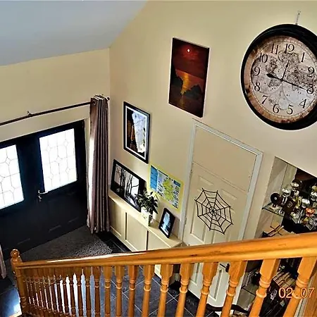 Annaswood & Tours Bed & Breakfast 4*