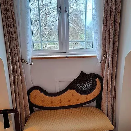 Annaswood & Tours Bed & Breakfast 4*