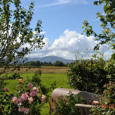 Annaswood B&B & Walking Tour 4* Кэр