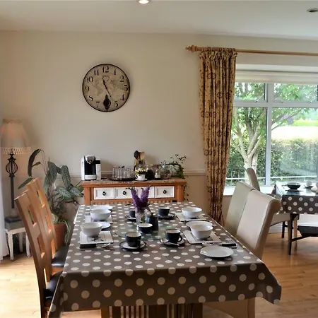 Annaswood B&B & Walking Tour 4* Кэр