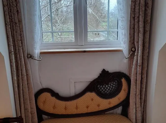 Annaswood Bed & Breakfast