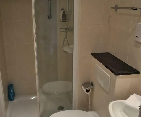 Bed & Breakfast Annaswood 4*